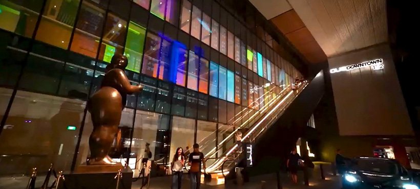 Smartfilm Rear Projection in a shopping mall in Singapore