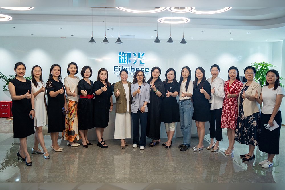 A delegation from the Shenzhen Women Entrepreneurs Association visited FILMBASE to explore ways to achieve high-quality development